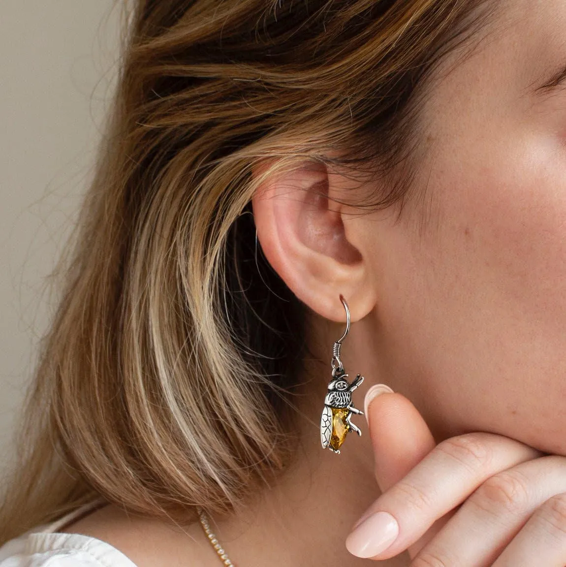 CHIC & ARTSY Bee Dangle Earrings 925 Sterling Silver Bee Earrings Queen Crystal Honey Bee Earrings Jewelry for Women