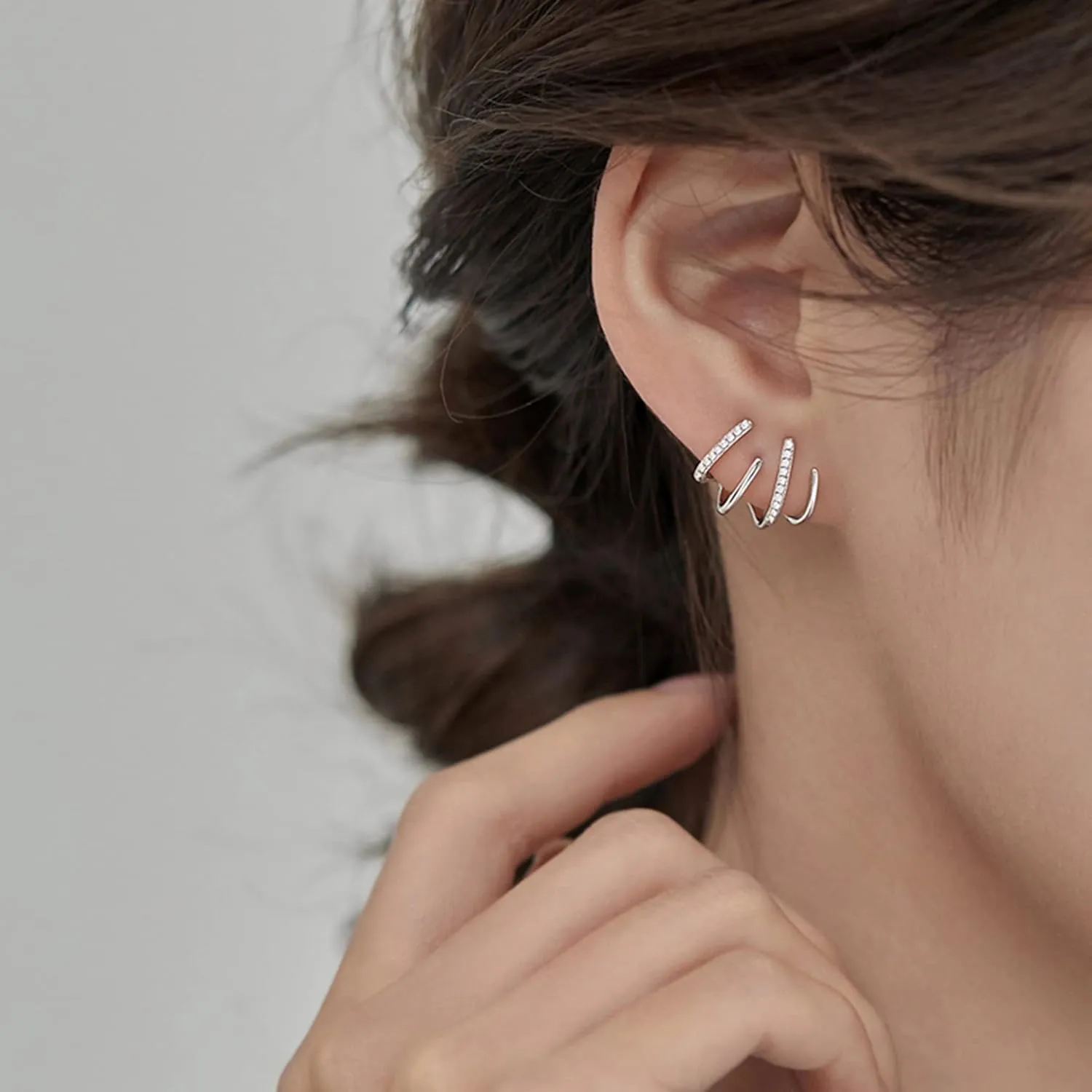 Claw Earring Cuff Zircon Needle Stud Ear Cuffs Gold Claw Earrings for Women Dainty Minimalist Huggie Ear Wrap Piercing Stud Earrings