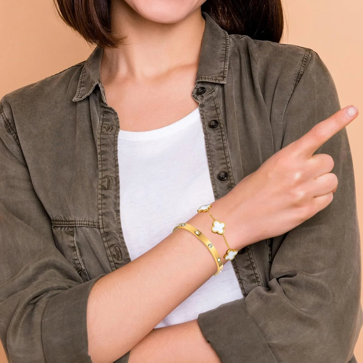 Dainty Gold Clover Bracelet Love Bangle Set Non Tarnish Gold Bracelet Stack and Black White Four Leaf Clover Bracelet Simple Cute Friendship Bangle Bracelets for Women Trendy Holiday Gifts