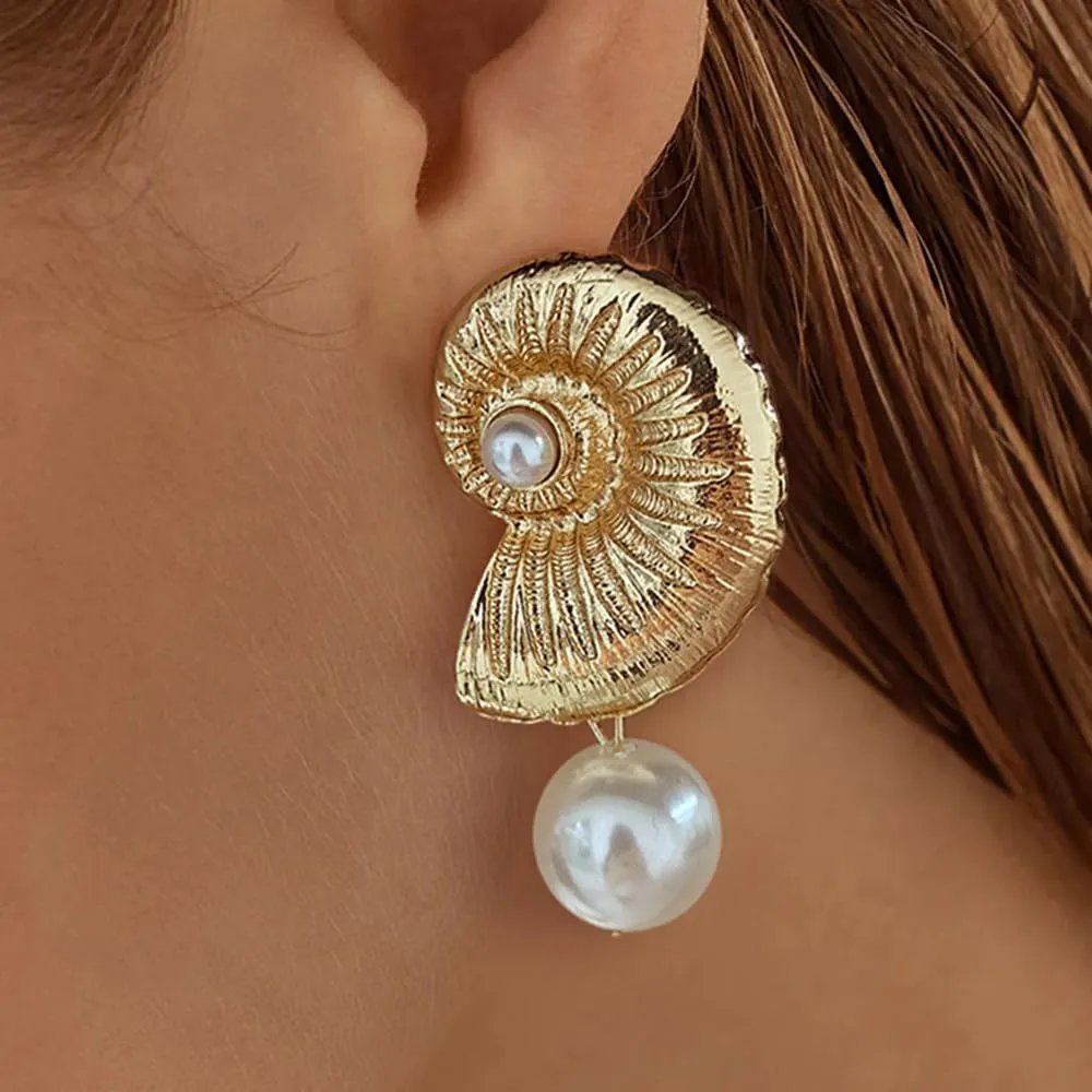 Doubnine Sea Shell Charm Cowrie Earrings Dangle Golden Mermaid Earrings Scallop Beach Retro Chic Women Ocean Jewelry