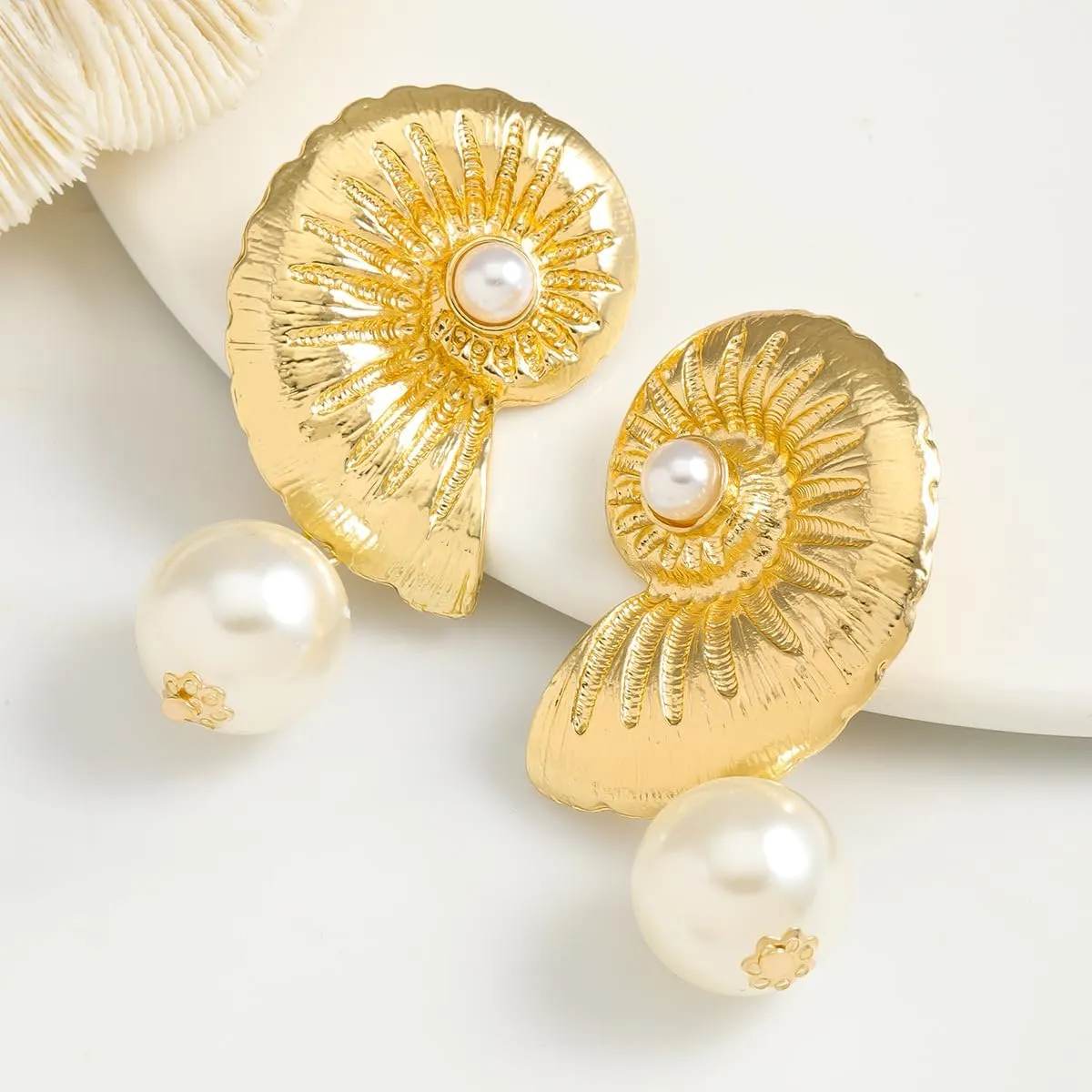 Doubnine Sea Shell Charm Cowrie Earrings Dangle Golden Mermaid Earrings Scallop Beach Retro Chic Women Ocean Jewelry