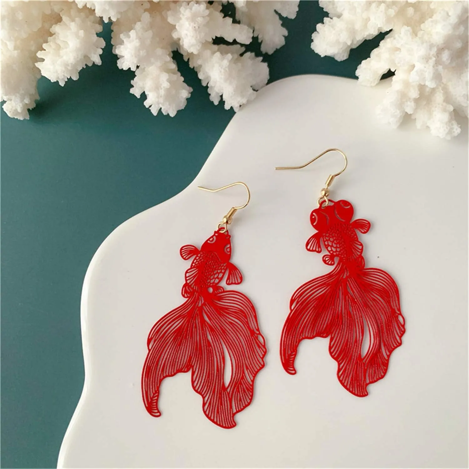 Unique Chic Lightweight Hollow Fish Dangle Drop Hook Earrings Charm Pink Red Asymmetry Goldfish Dangle Earrings For Women Girls Statement Jewelry Gifts